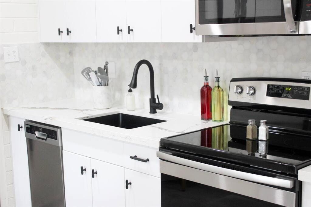 Remodeled Modern Ground Level Apt Blocks To Dwntn - B テンピ エクステリア 写真