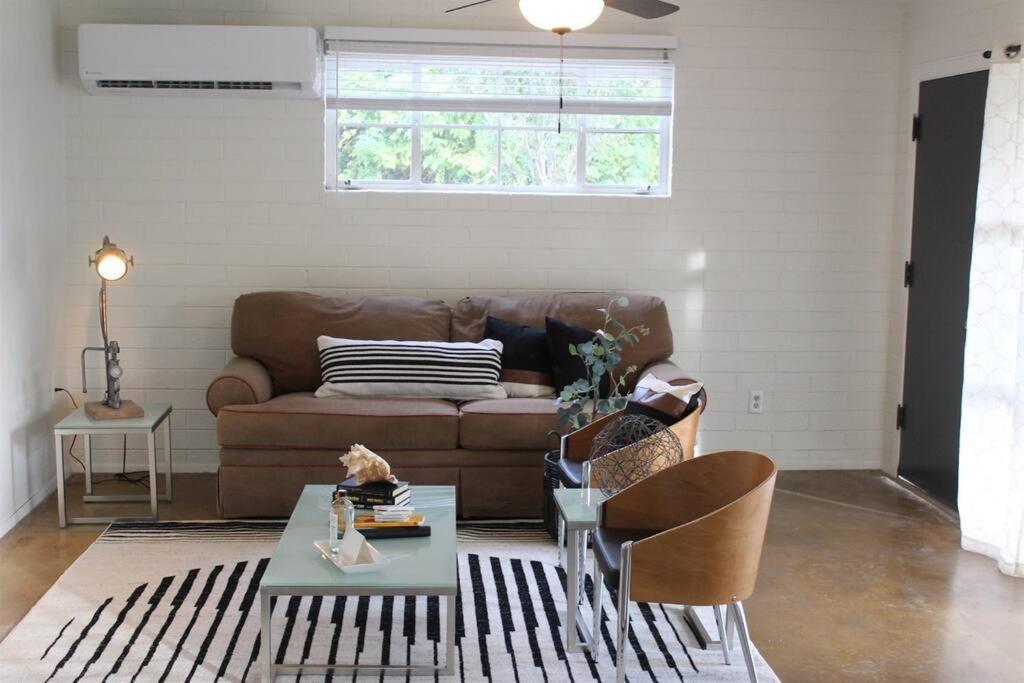 Remodeled Modern Ground Level Apt Blocks To Dwntn - B テンピ エクステリア 写真
