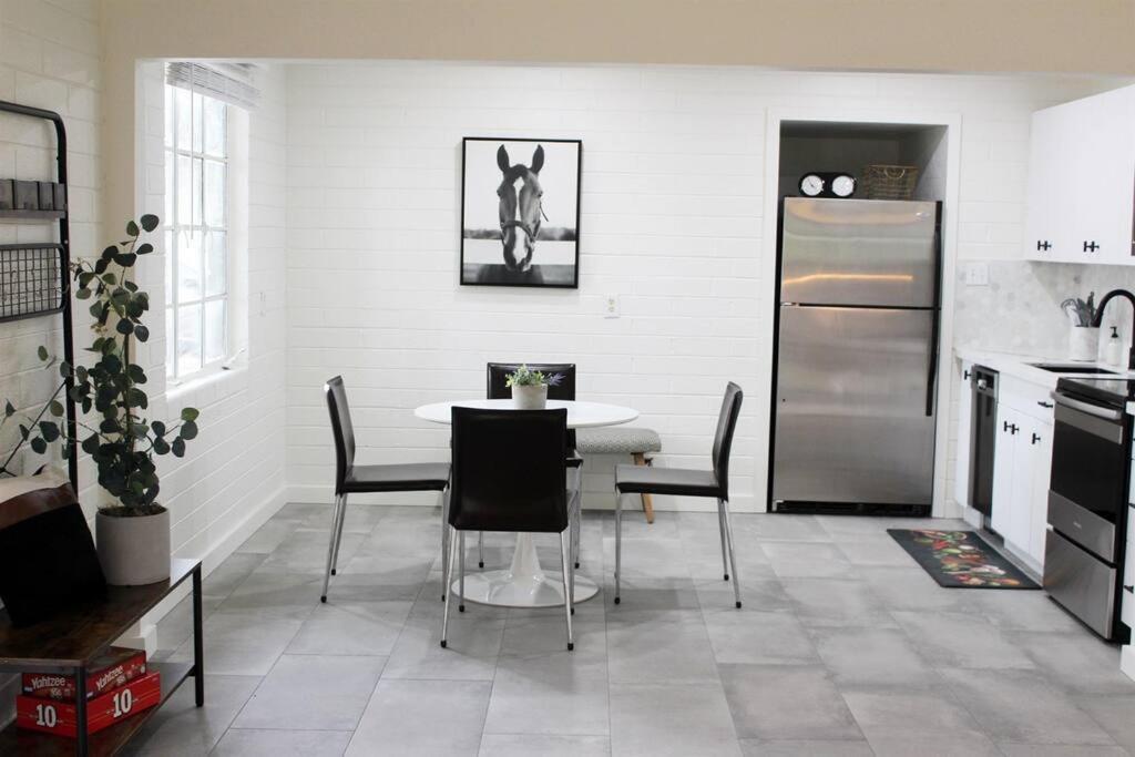 Remodeled Modern Ground Level Apt Blocks To Dwntn - B テンピ エクステリア 写真