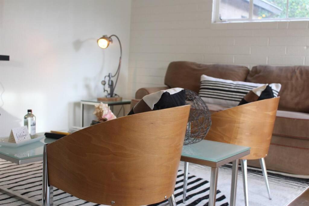 Remodeled Modern Ground Level Apt Blocks To Dwntn - B テンピ エクステリア 写真