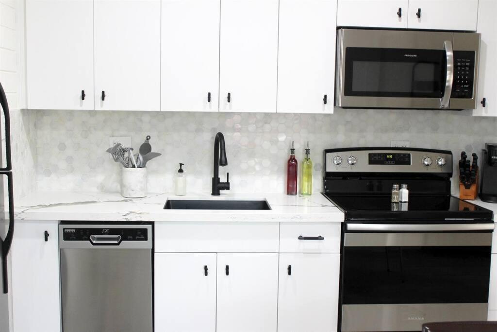 Remodeled Modern Ground Level Apt Blocks To Dwntn - B テンピ エクステリア 写真